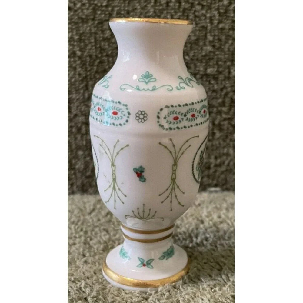 FINE FRANKLIN PORCELAIN FLOWER OF MONTH MINIATURE VASE HOLLY DECEMBER 1982